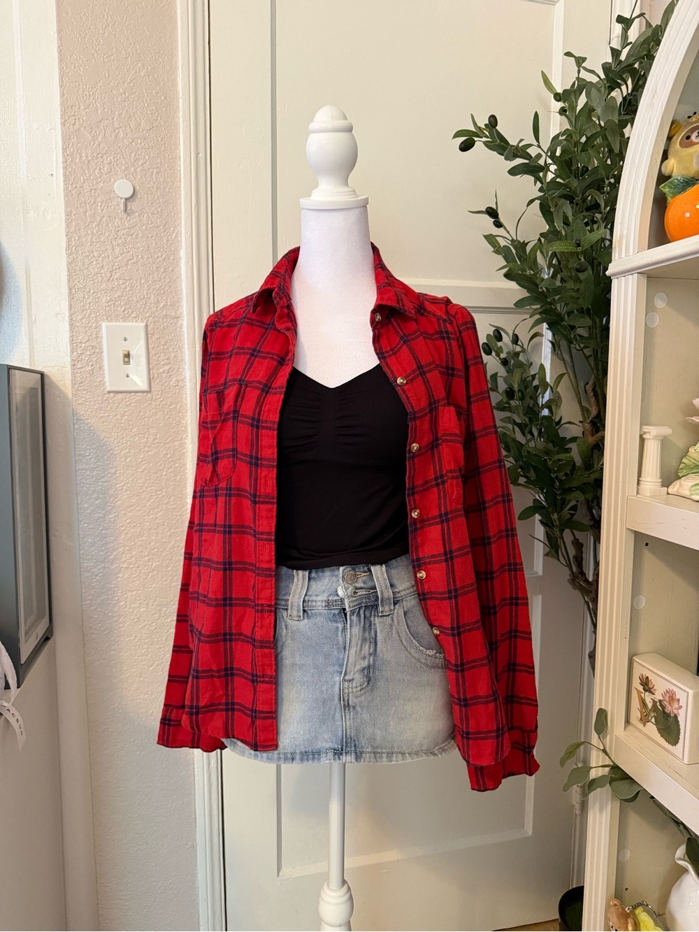 Hollister Flannel Long Sleeve Red Plaid shirt XS